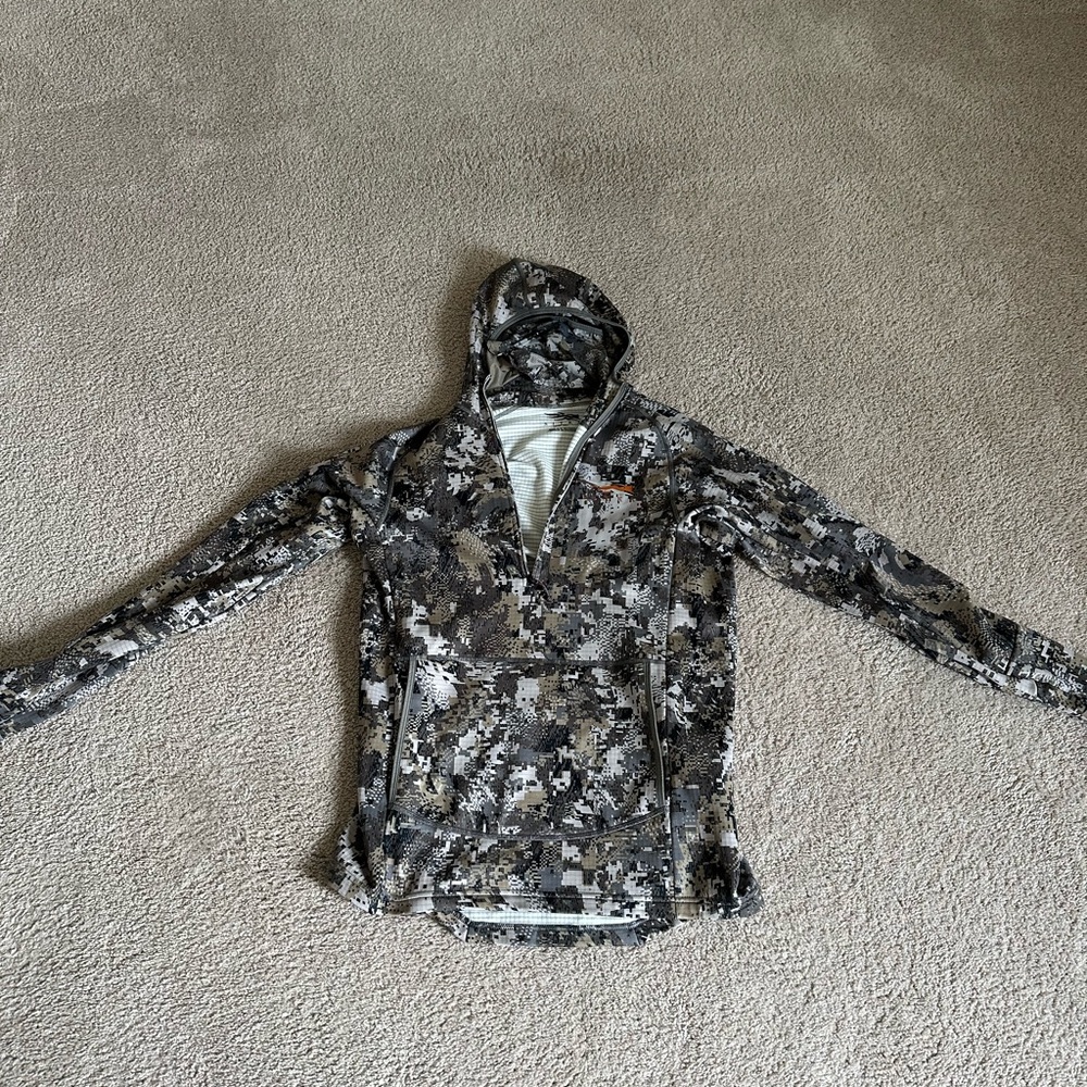 Sitka Fanatic Facemask built in Hood